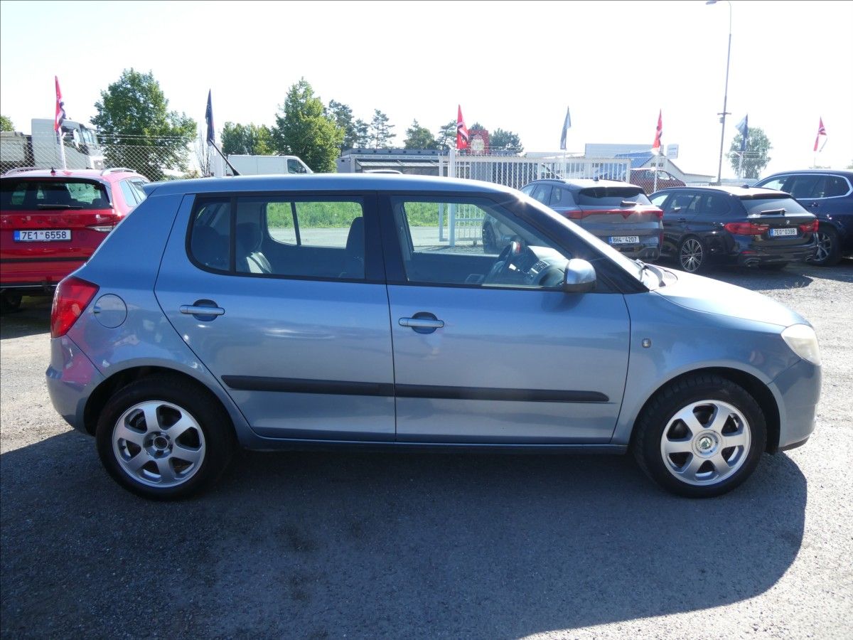 Škoda Fabia, 1,6 Sport 77kW auto klima,závě - fotka 5