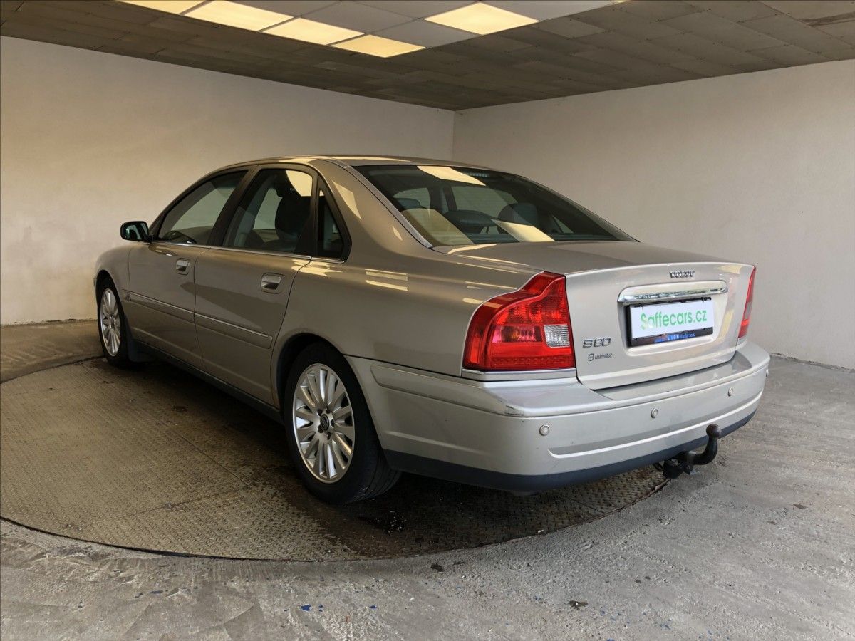 Volvo S80, 2,4 D5 AUTOMAT - fotka 5