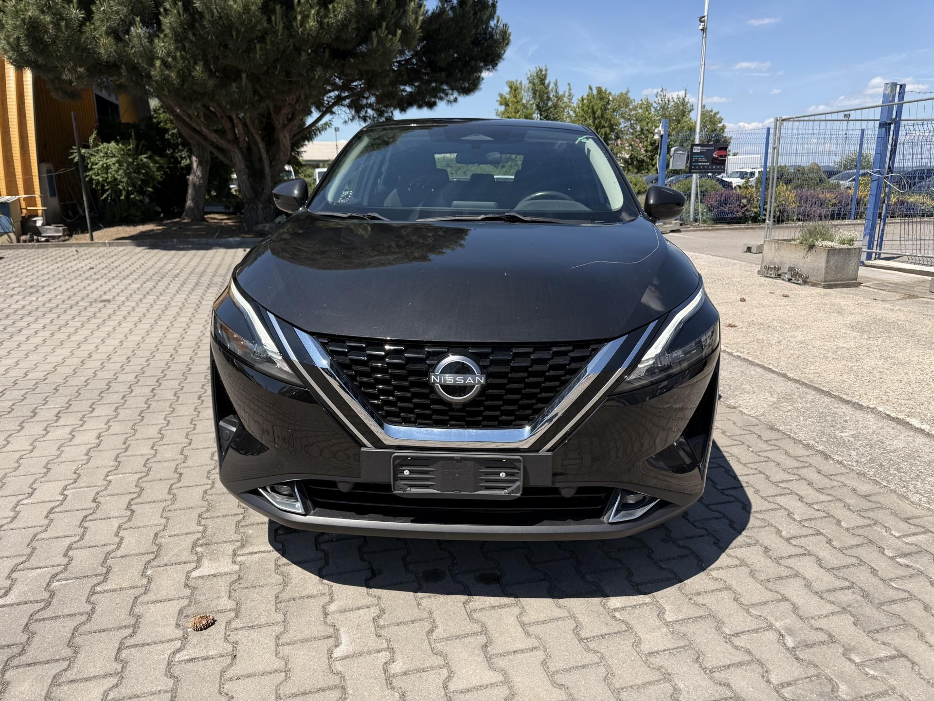 Nissan Qashqai, 1.3 MHEV,140PS,ZÁRUKA - fotka 2