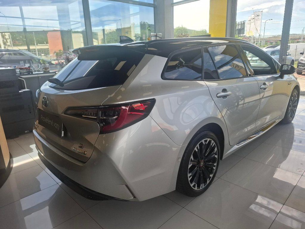 Toyota Corolla, 1.8HEV 72 KW GR Sport 2021 - fotka 3