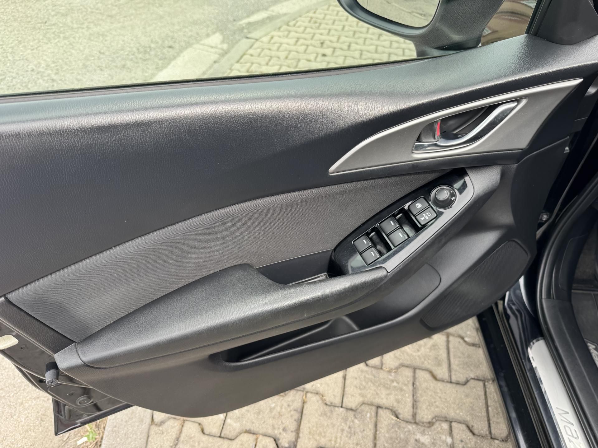 Mazda 3, 2,0 SKYACTIV - fotka 6