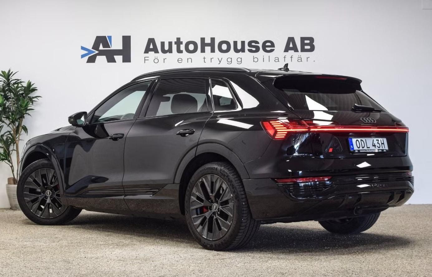 Audi Q8 e-tron, 55 Q S-Line 360k 4 zóny Pano. - fotka 2