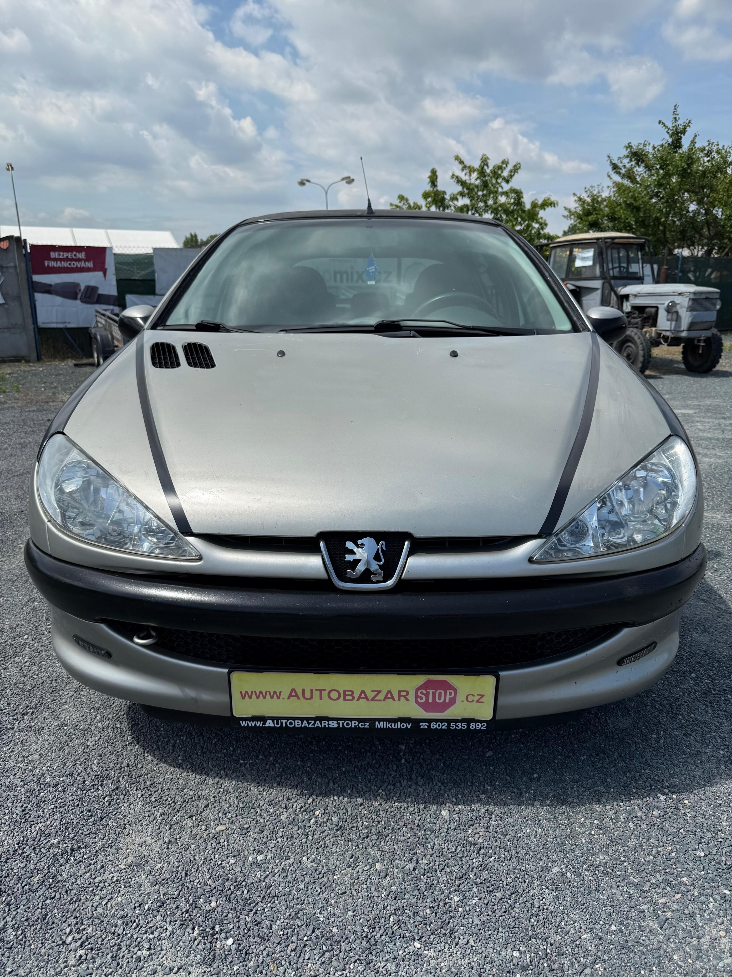 Peugeot 206, 1.1i 44kW CZ SERVISKA - fotka 2