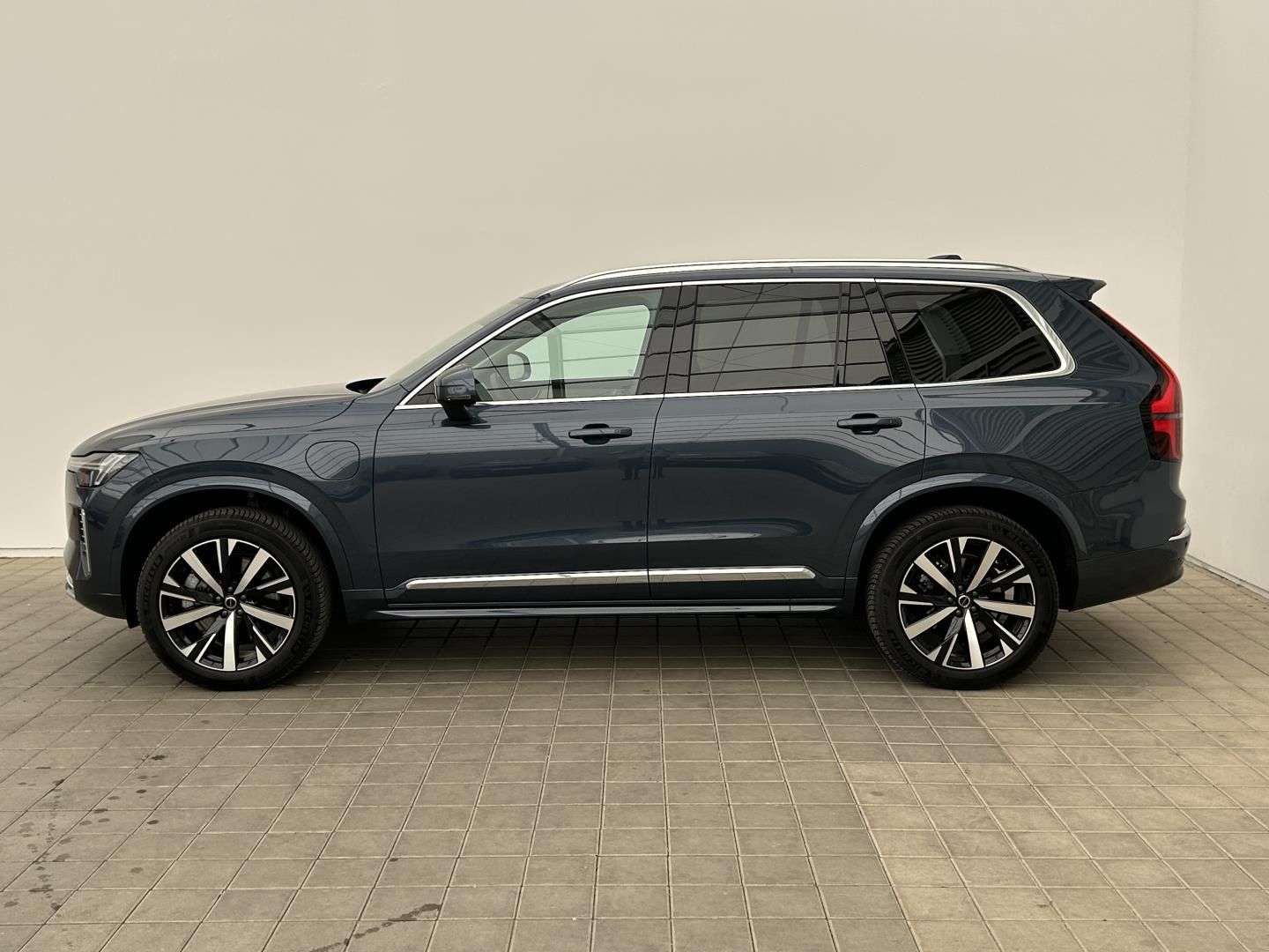 Volvo XC90, 2.0T8 335kW 4x4  Core - fotka 3