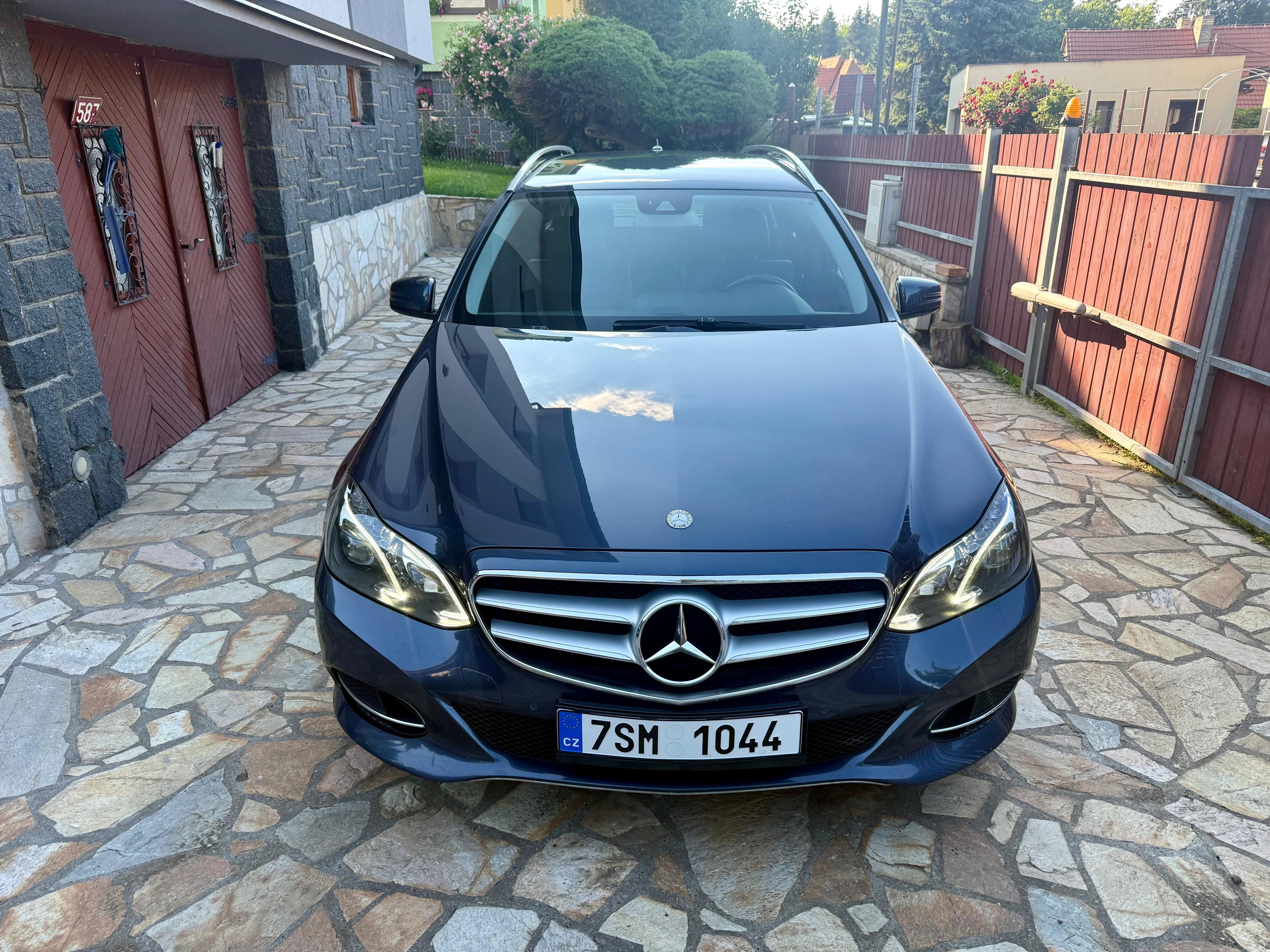 Mercedes-Benz Třídy E, 220 125KW AVANTGARDE LED TAŽN - fotka 2