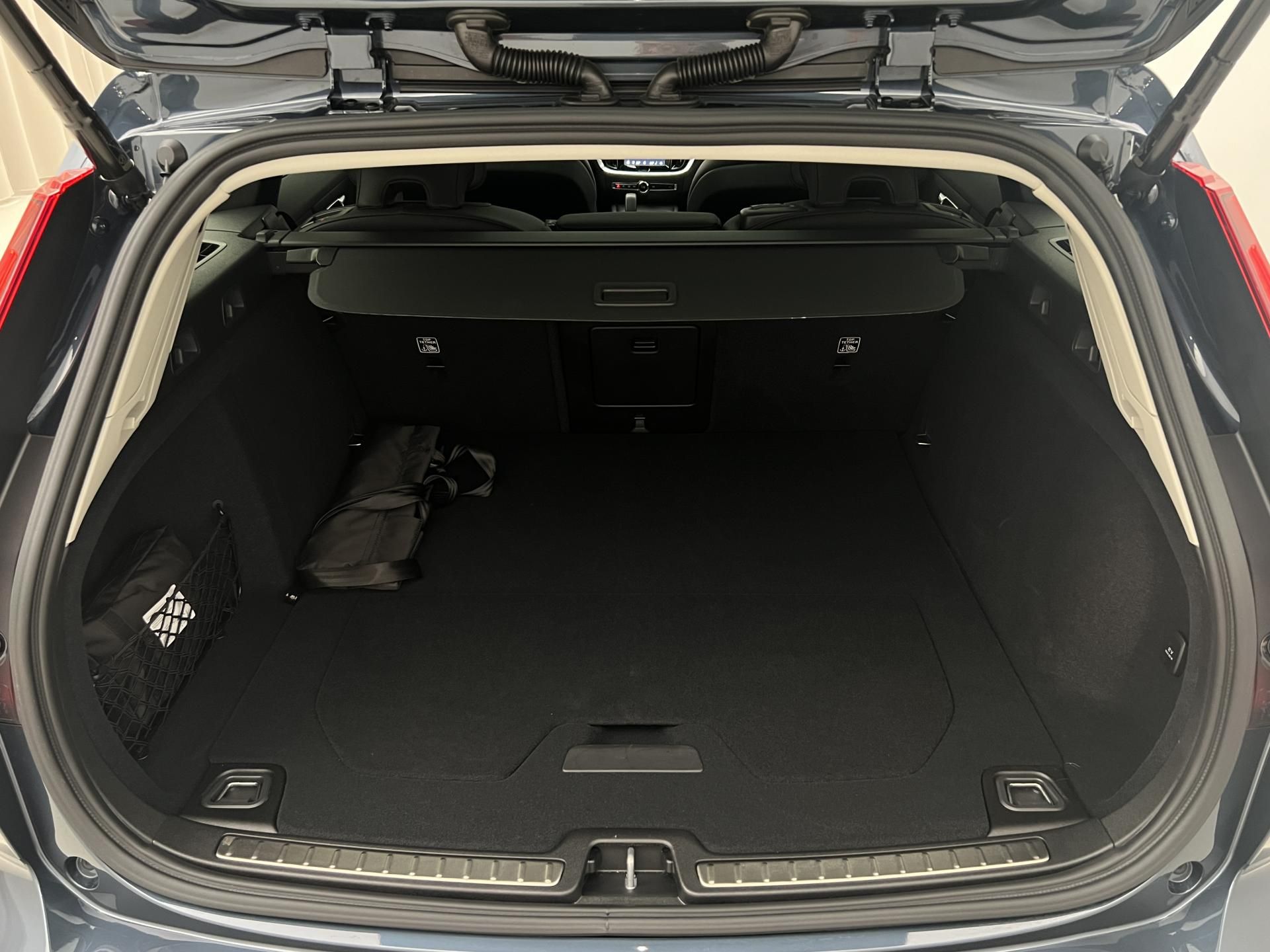 Volvo V60, B4 DARK PLUS AUT - fotka 5