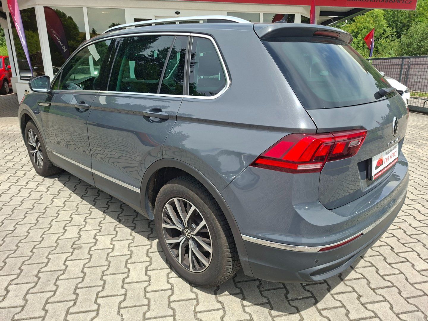Volkswagen Tiguan, 2.0TDI 110kW DSG LIFE - fotka 6