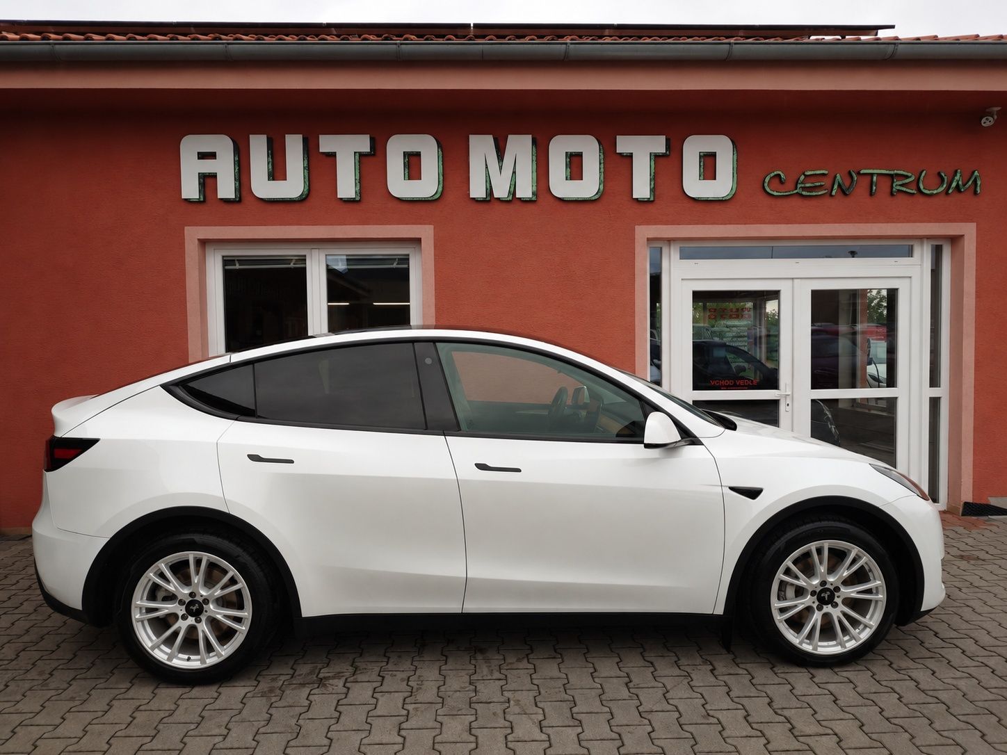Tesla Model Y, Long Range - Dual Motor 378 KW - fotka 6