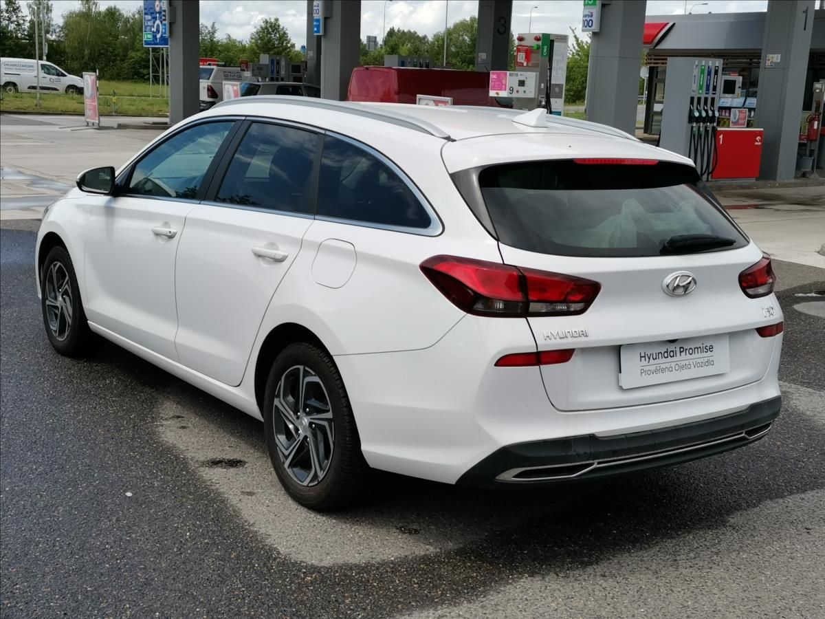 Hyundai i30, 1,5 DPi Family Smart kombi - fotka 5