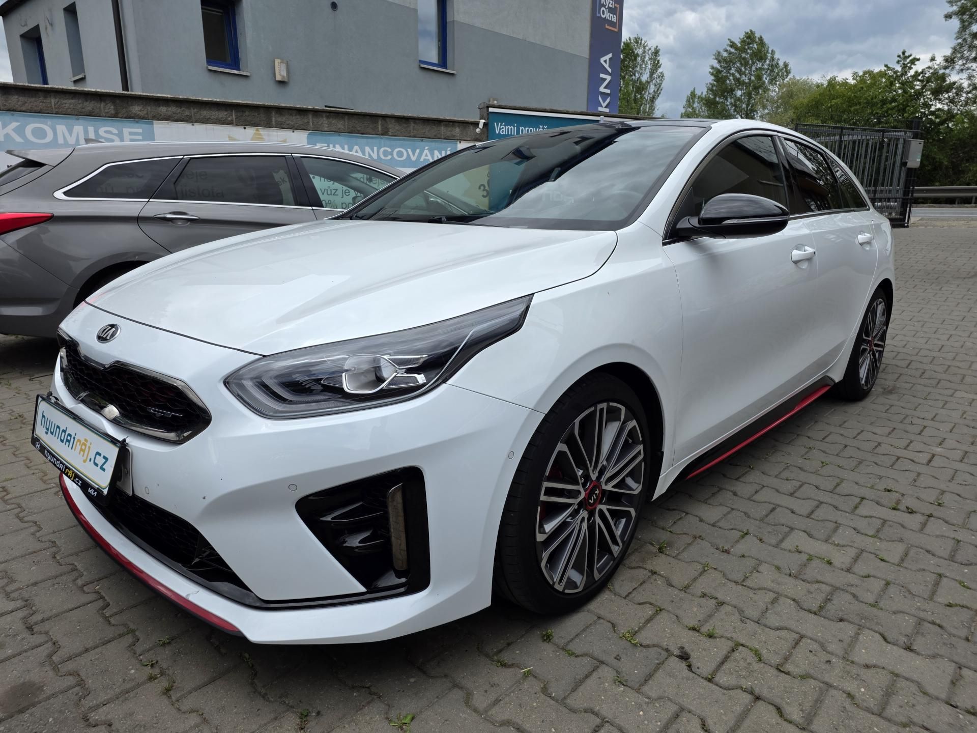 Kia Pro_cee´d, 1.6-PANORAMA-GT-150kw - fotka 3