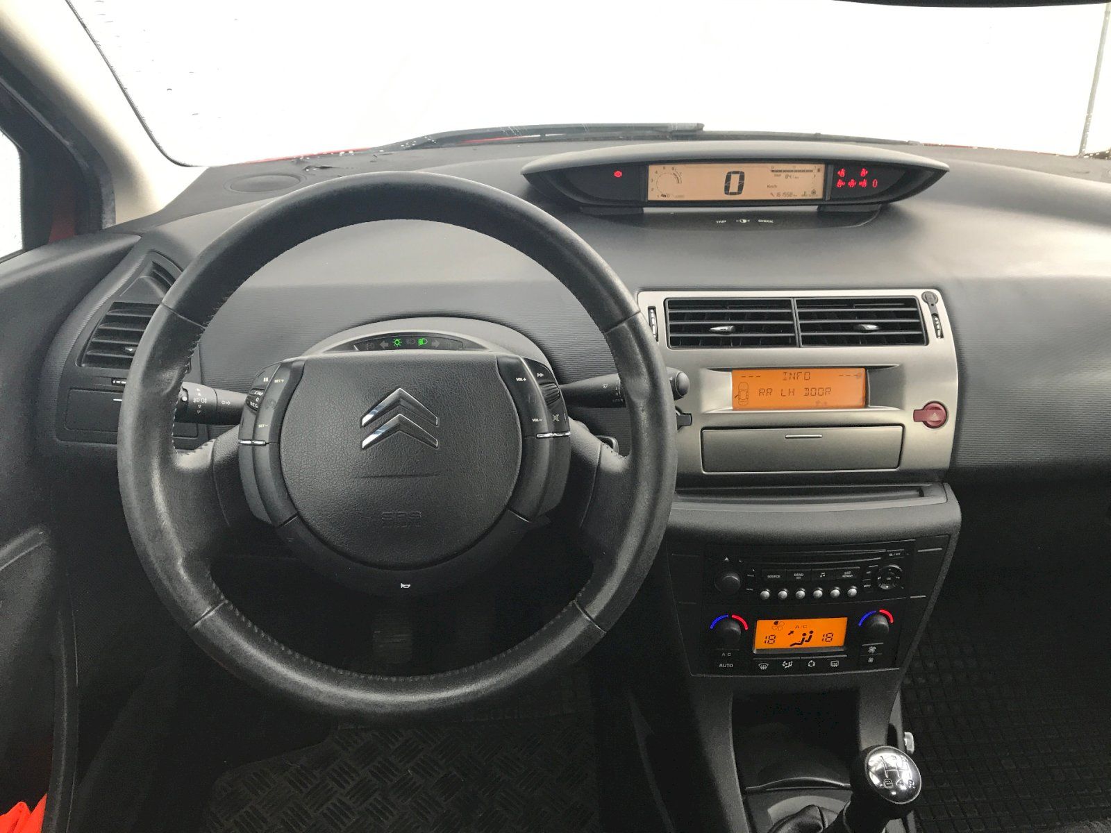 Citroën C4, 1,4 16V - fotka 5