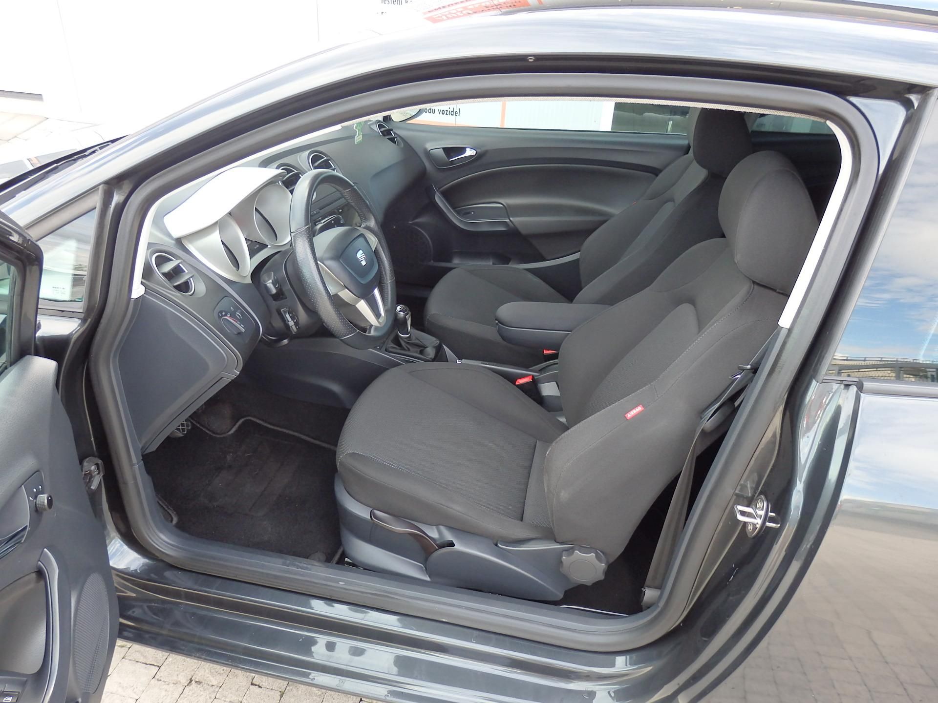 Seat Ibiza, 1.4 16V SPORT, XENONY, ALU R17 - fotka 6