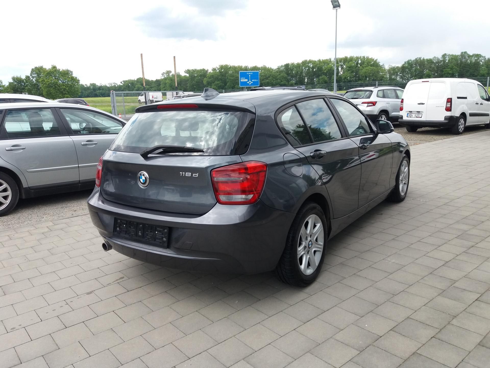 BMW Řada 1, 118d,2.0D 105kW,AUTOMAT!! - fotka 4