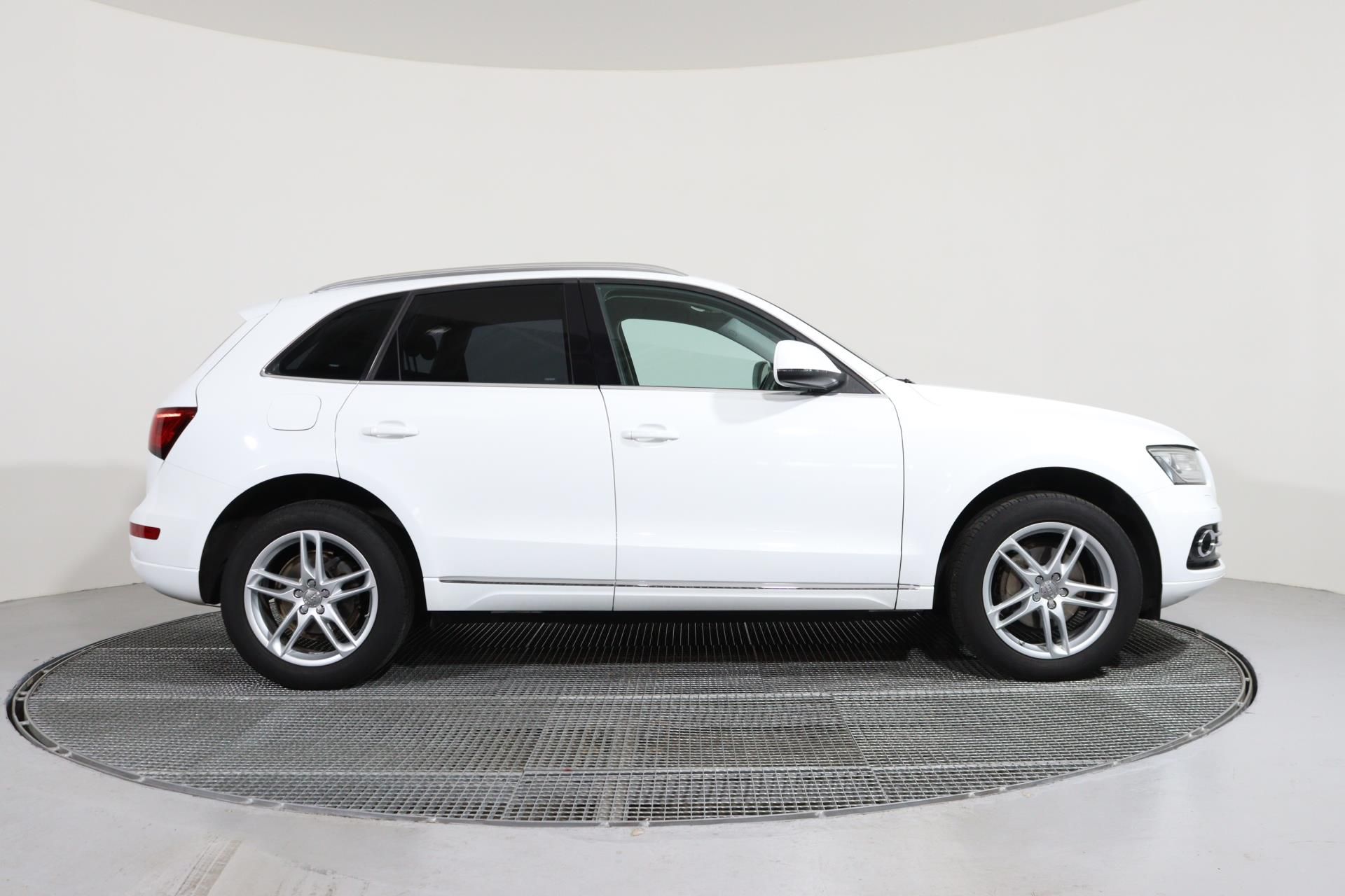 Audi Q5, 2.0 TDI quattro Stronic - fotka 3