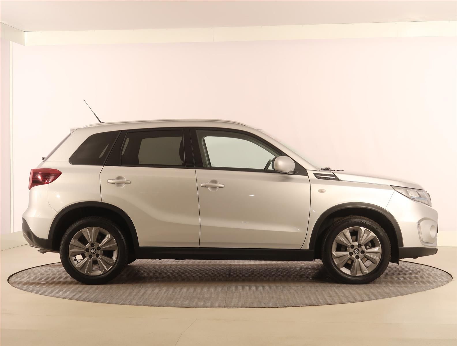 Suzuki Vitara, 1.4 BoosterJet, GL +, 4X4 - fotka 6