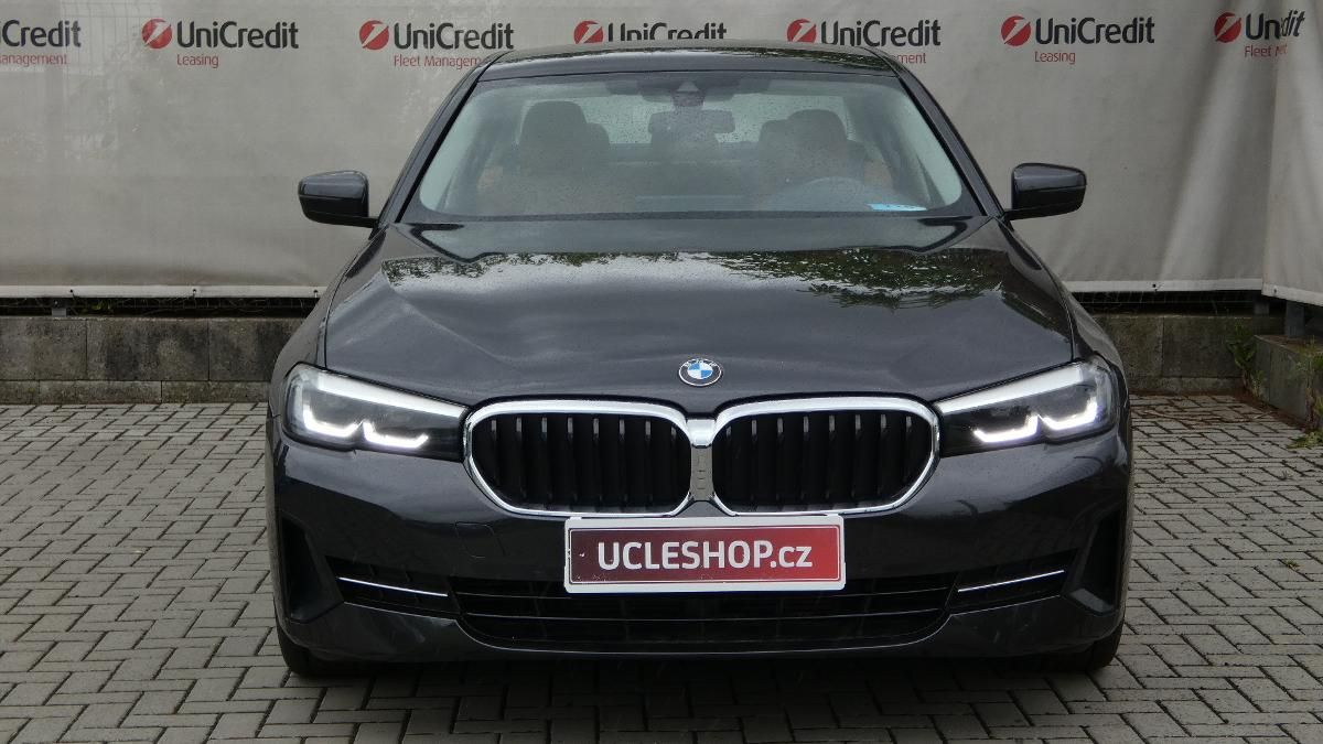 BMW Řada 5, 530d xDrive - fotka 2