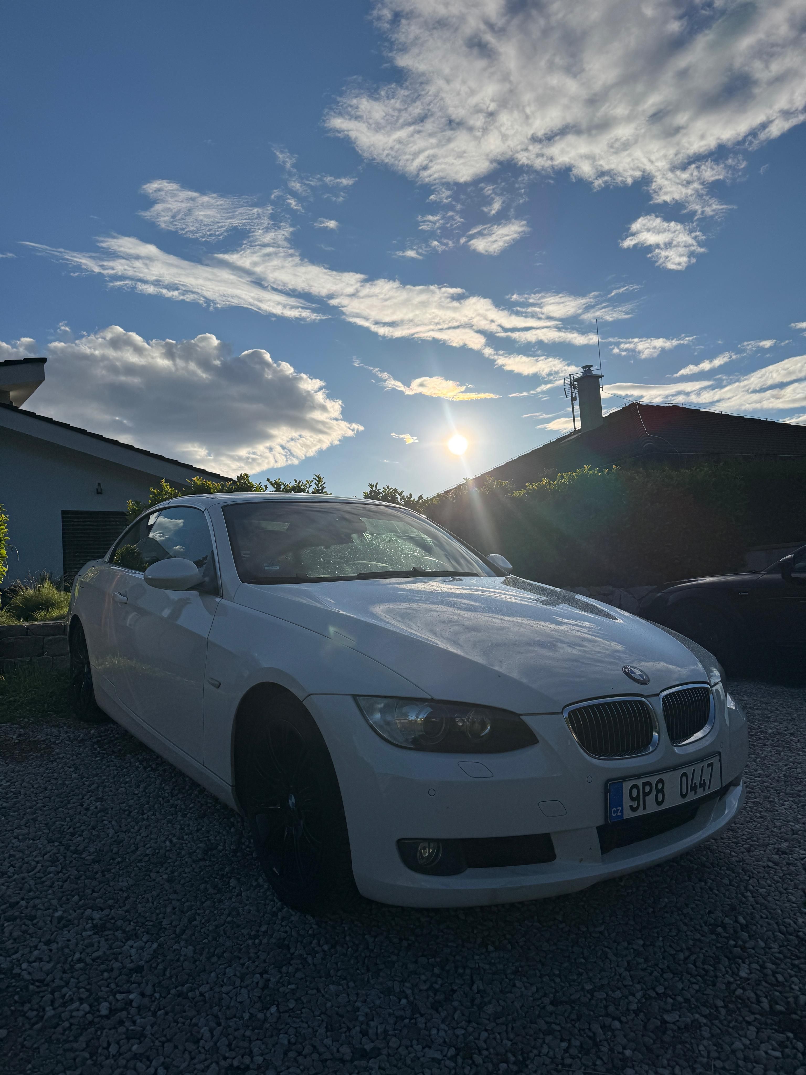 BMW Řada 3, BMW e93 330i PLNÁ VÝBAVA
