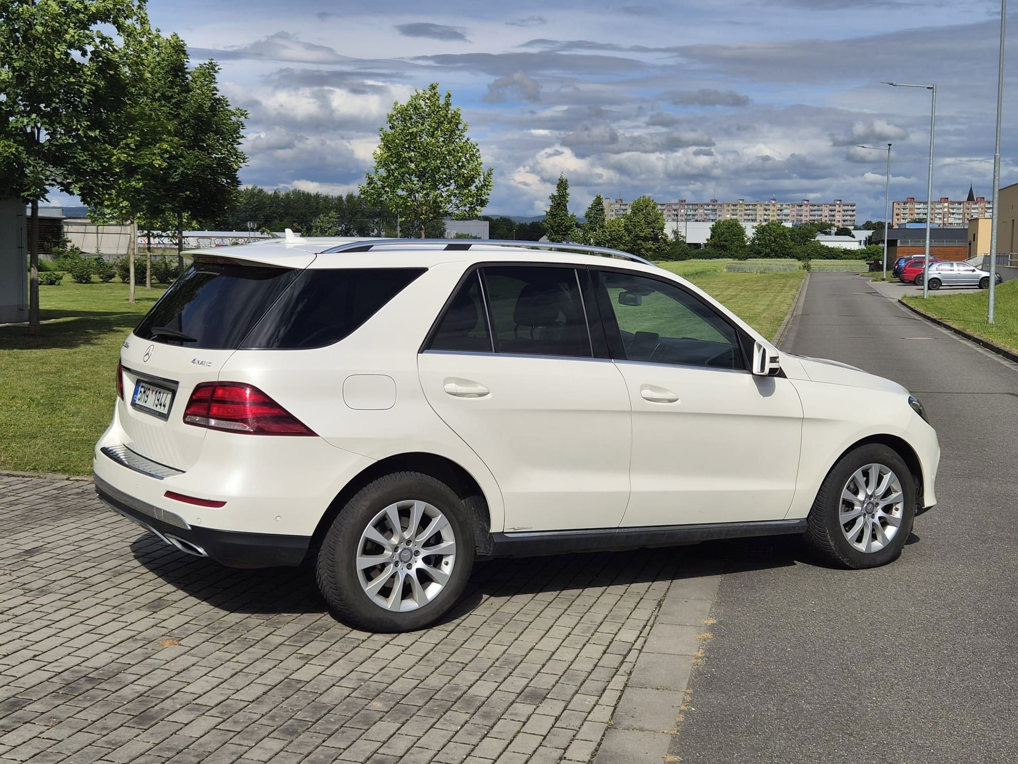 Mercedes-Benz GLE, 1. majitel, ČR, 85tis, servis - fotka 3