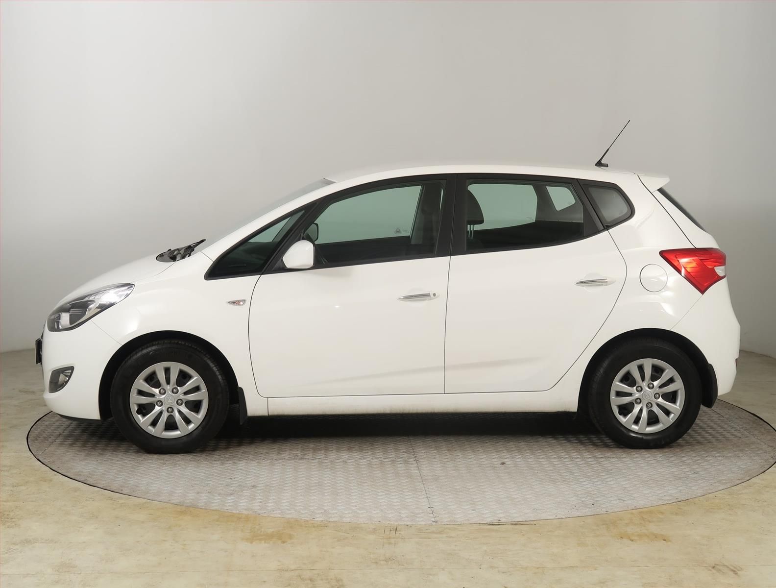 Hyundai ix20, 1.6 CVVT, Serv.kniha - fotka 3