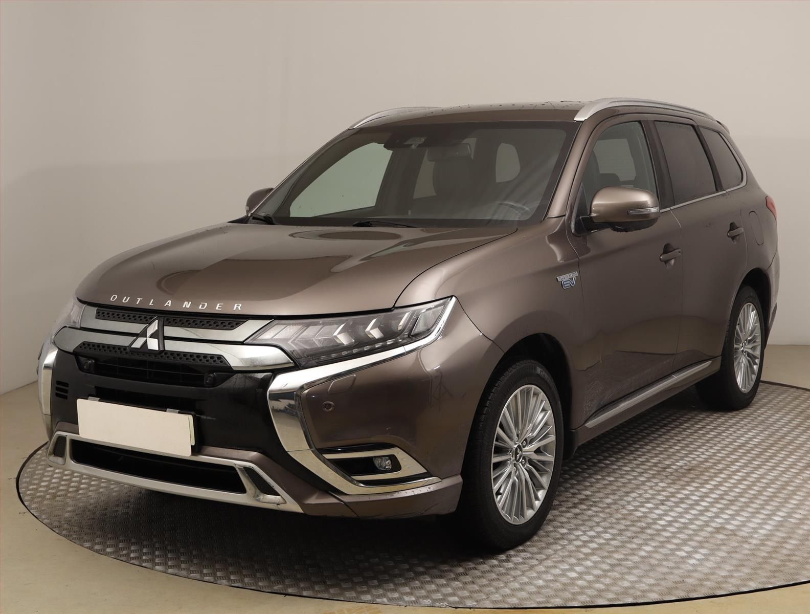 Mitsubishi Outlander, 2.4 PHEV, 4X4, Automat, Kůže - fotka 2
