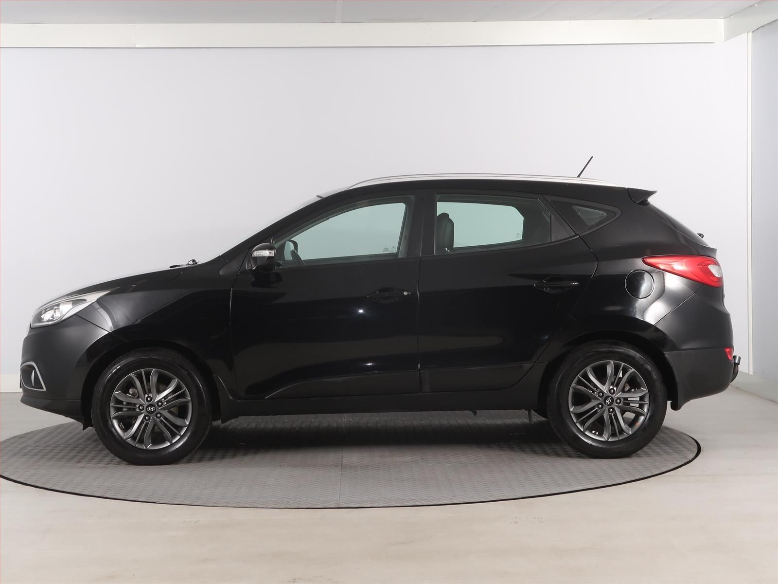 Hyundai ix35, 1.7 CRDi, Kožené sedačky - fotka 3