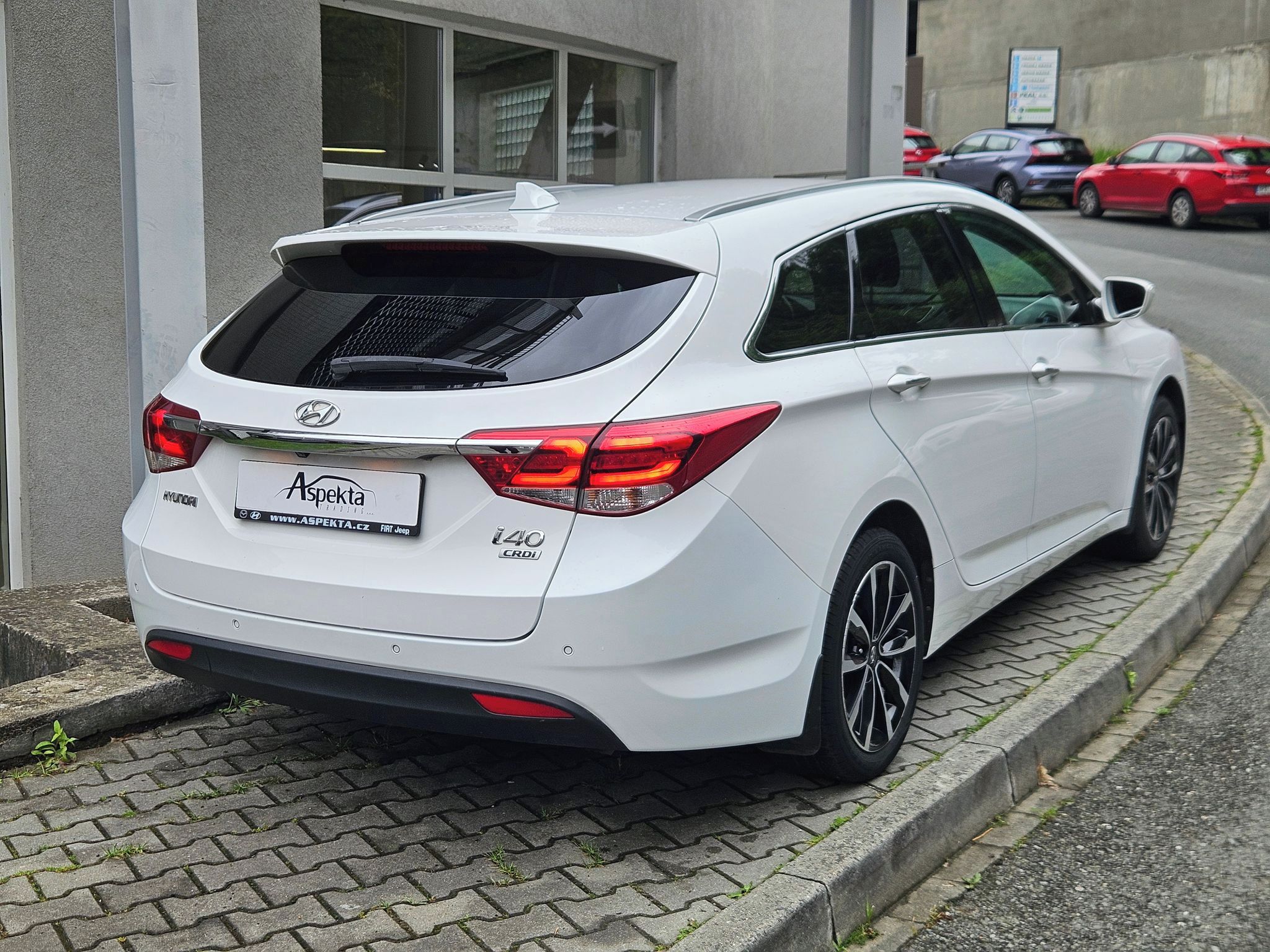 Hyundai i40, 1.6 CRDi Succes Winter, 1.maj. - fotka 5