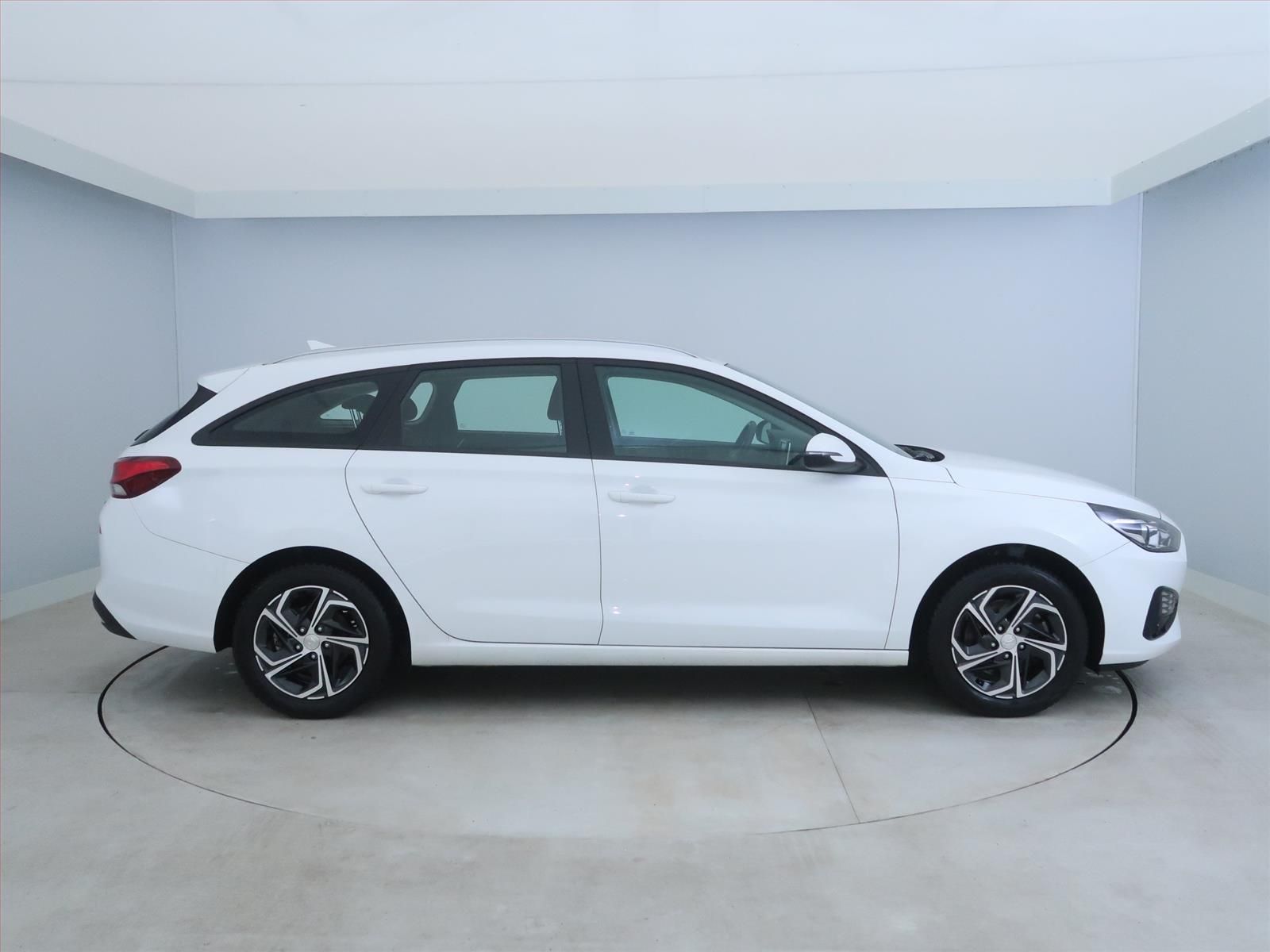 Hyundai i30, 1.5 DPI, Comfort, ČR,1.maj - fotka 6
