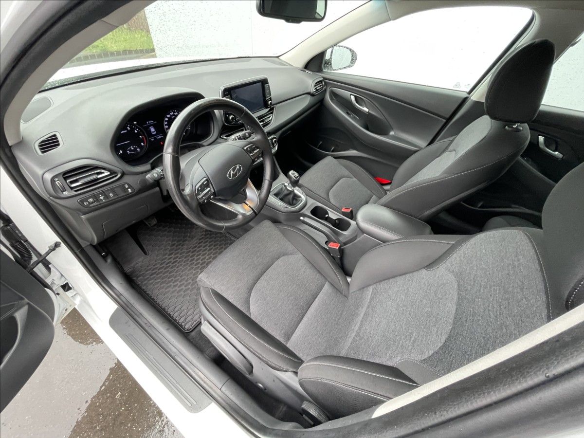 Hyundai i30, 1,0 T-GDI Combi Smart PDC - fotka 5