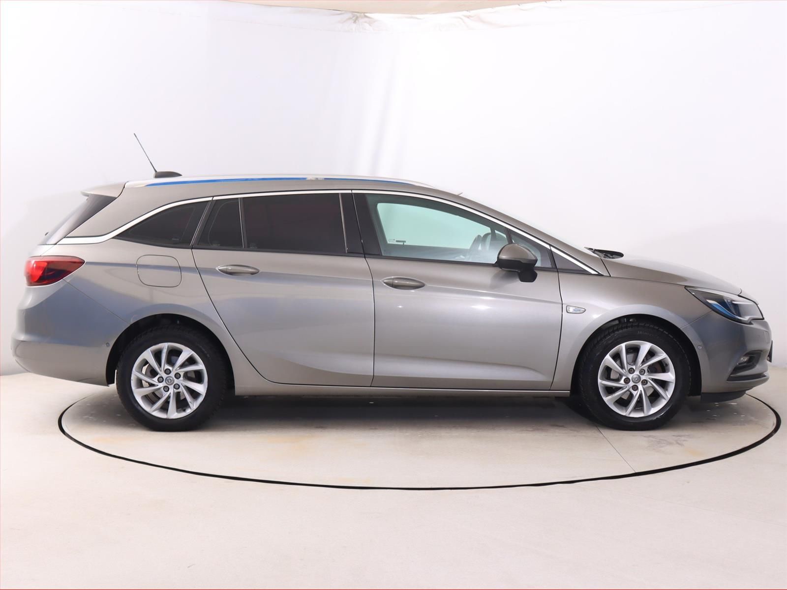 Opel Astra, 1.4 T, Innovation, Serv.kniha - fotka 6