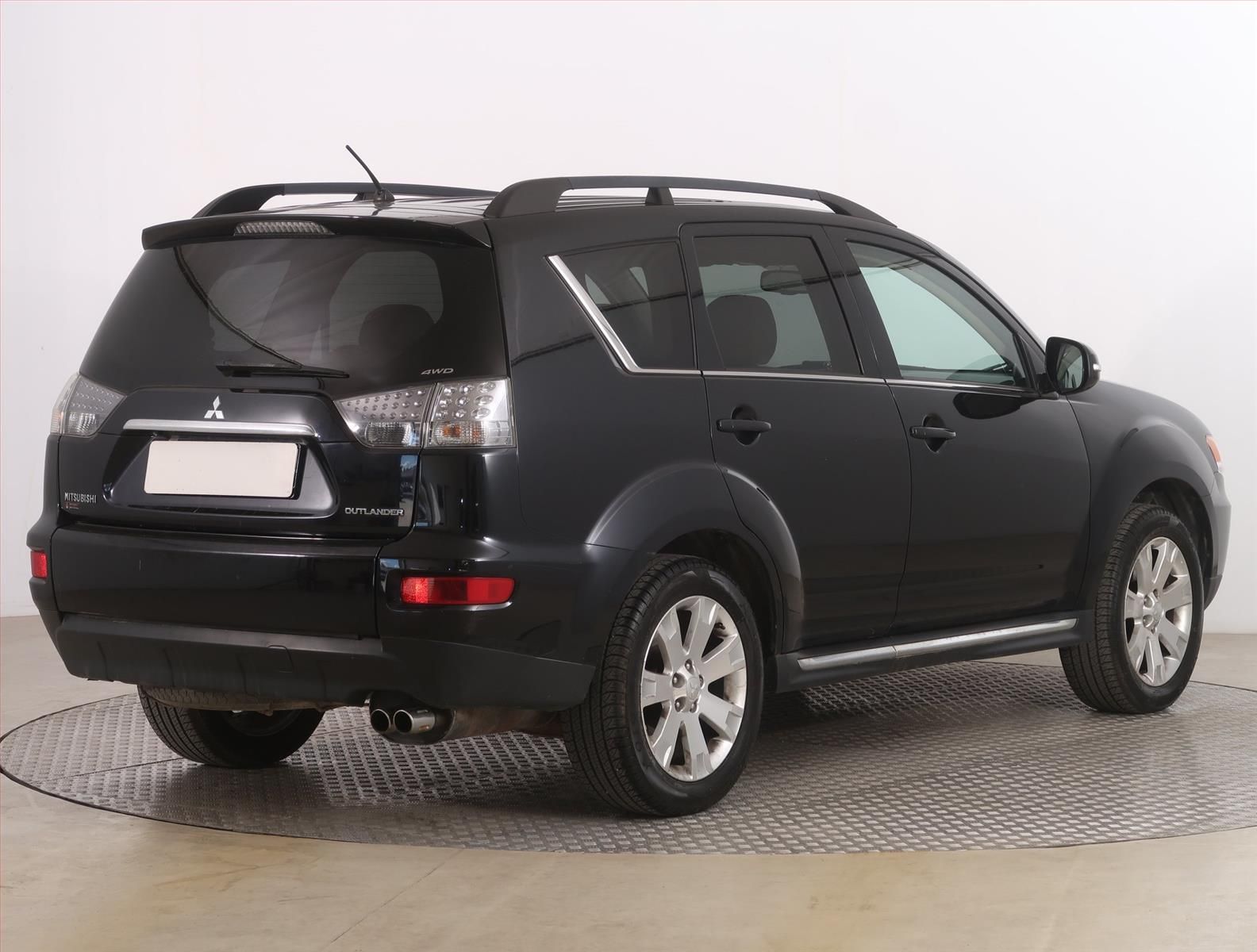 Mitsubishi Outlander, 2.2 DI-D, 4X4, 7 míst - fotka 5