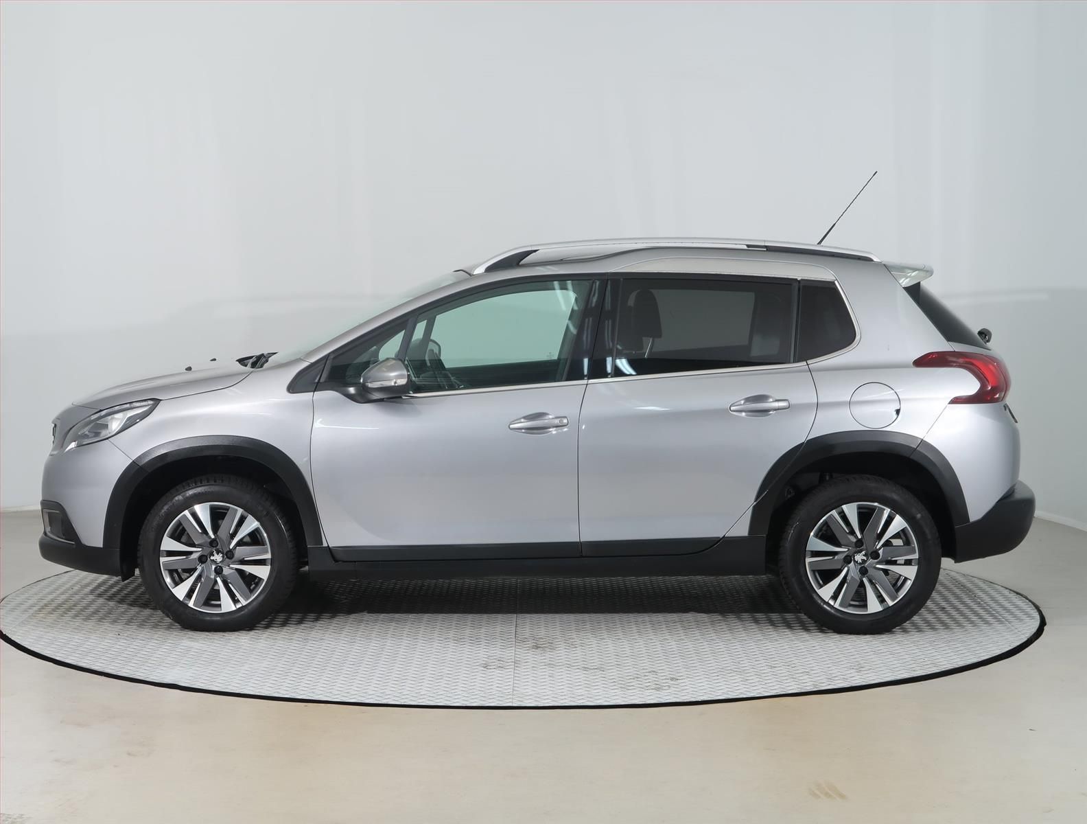 Peugeot 2008, 1.2 PureTech - fotka 3