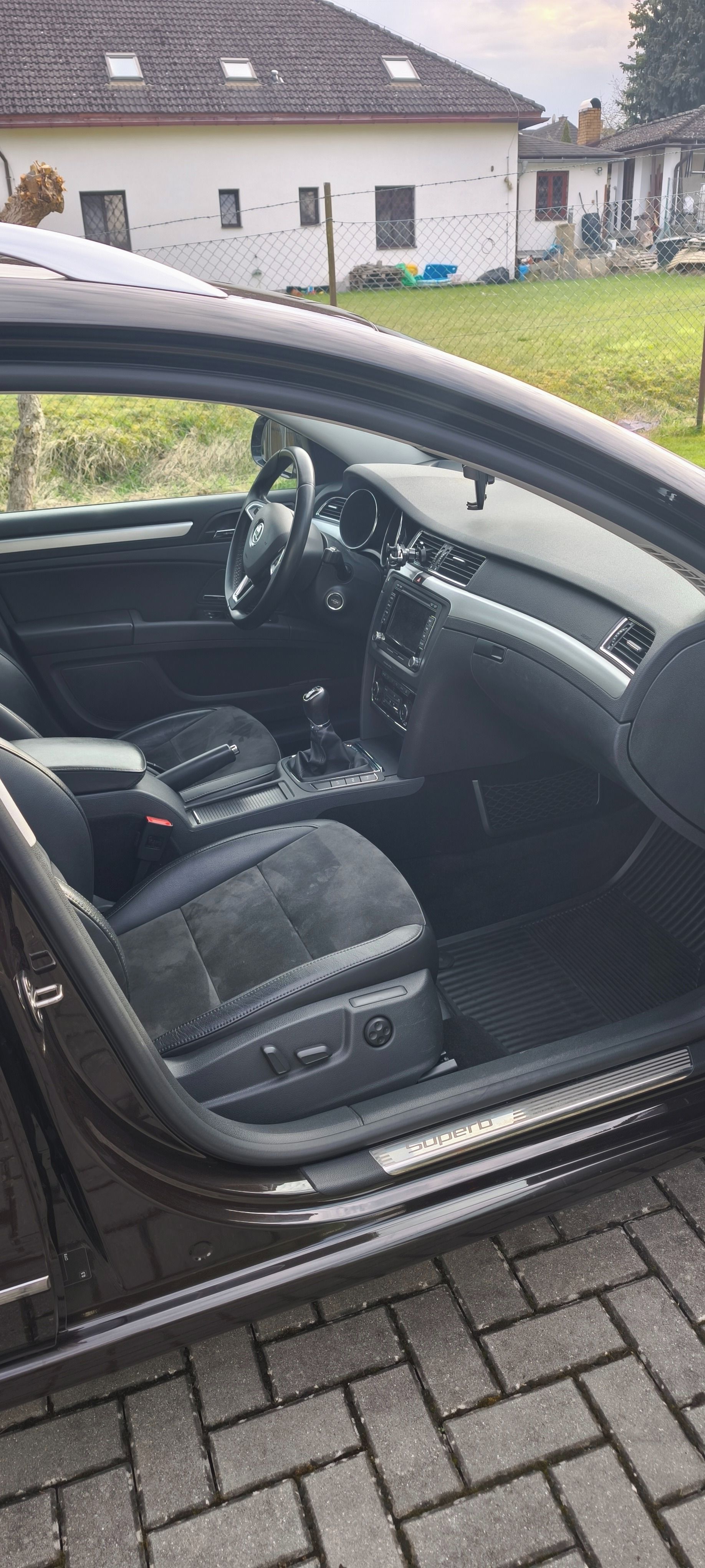 Škoda Superb, 2.0 TDI - servisováno aut. ser - fotka 4