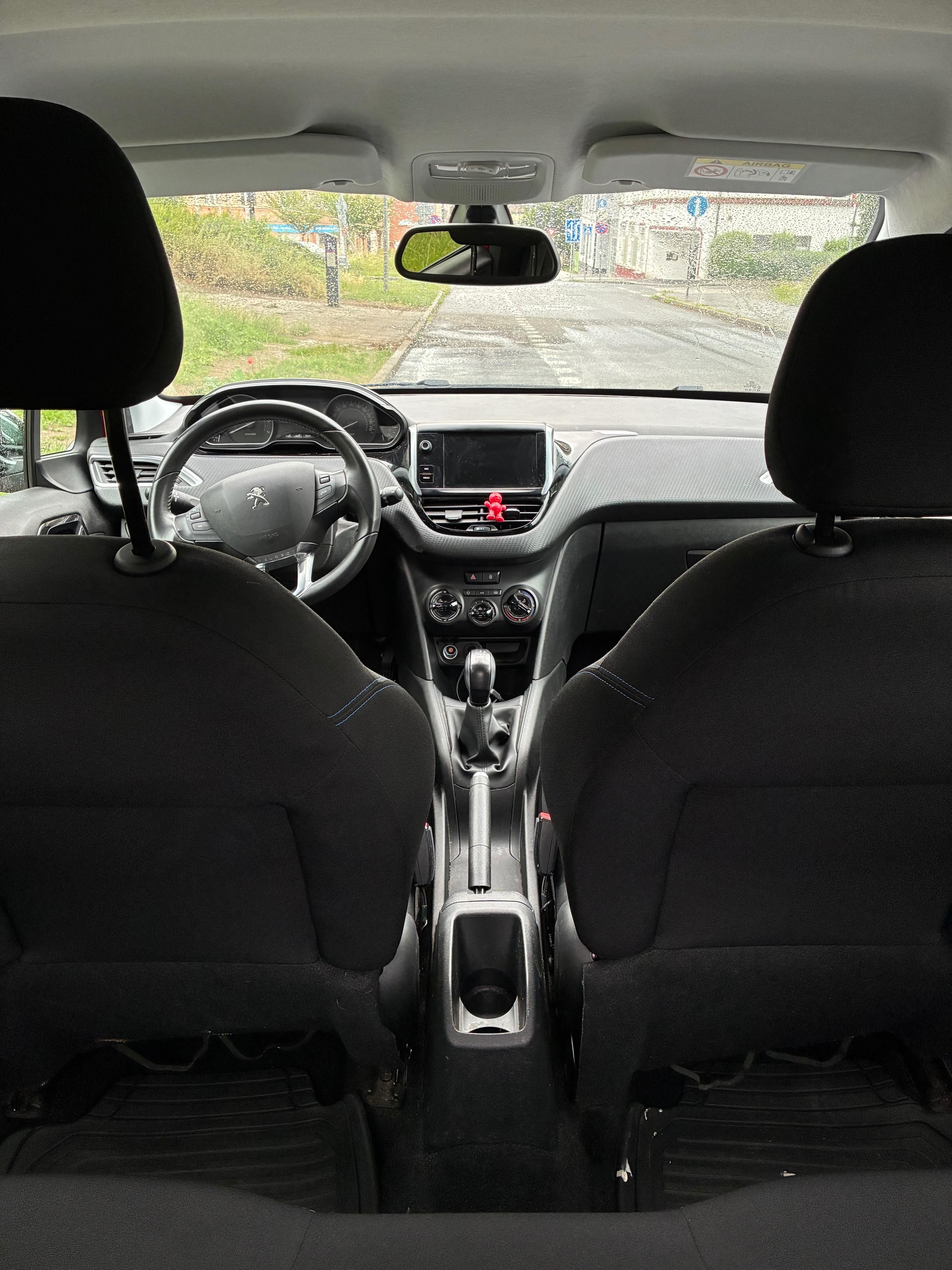 Peugeot 208, Signature 1.2 PureTech - fotka 4