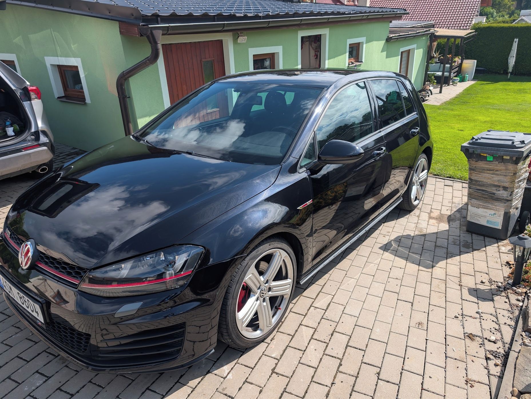 Volkswagen Golf, Golf 7 GTI 2.0 TSI 162 kW DSG - fotka 2