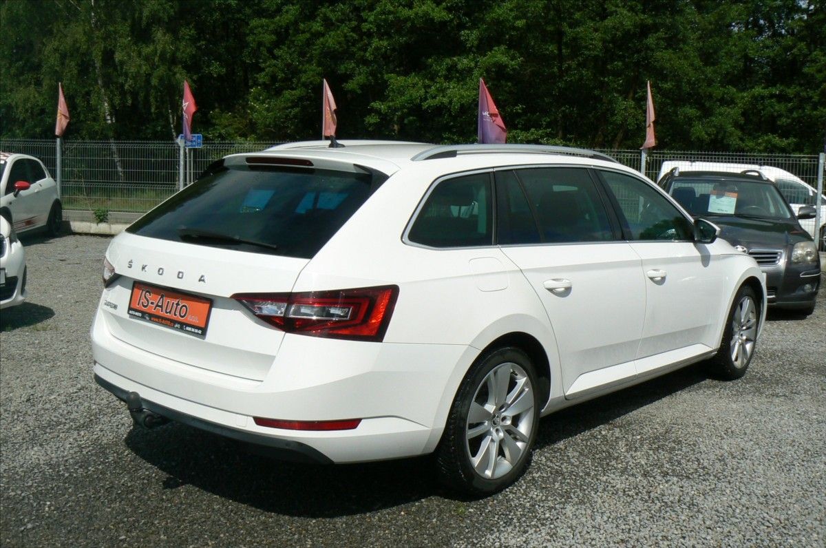 Škoda Superb, 2,0 TDi COMBI AUTOMAT - fotka 4