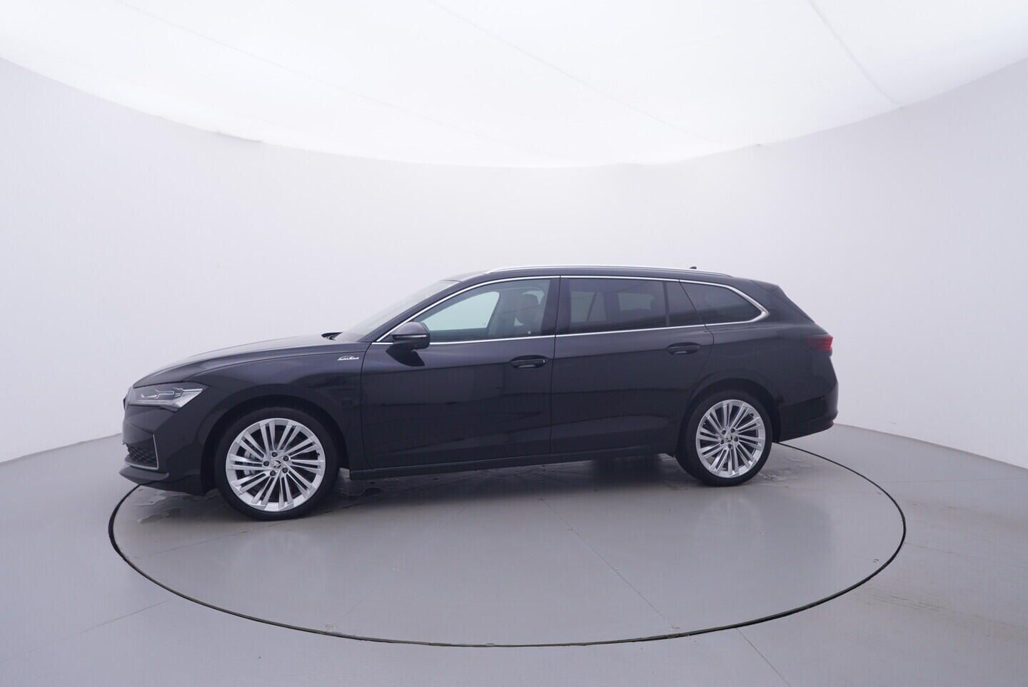Škoda Superb, Combi L&K  2,0 TDI 4x4 142 kW - fotka 2