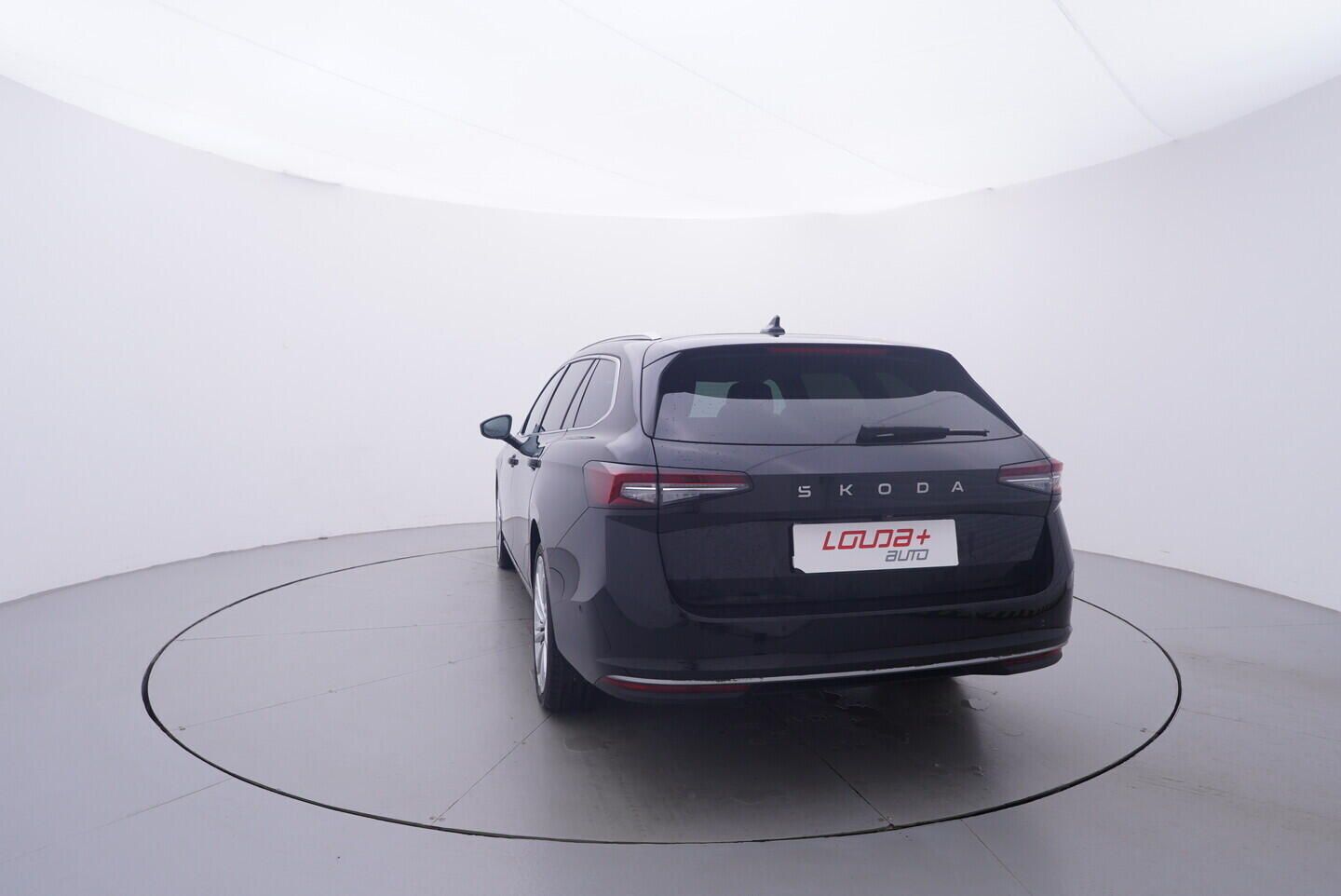 Škoda Superb, Combi L&K  2,0 TDI 4x4 142 kW - fotka 4