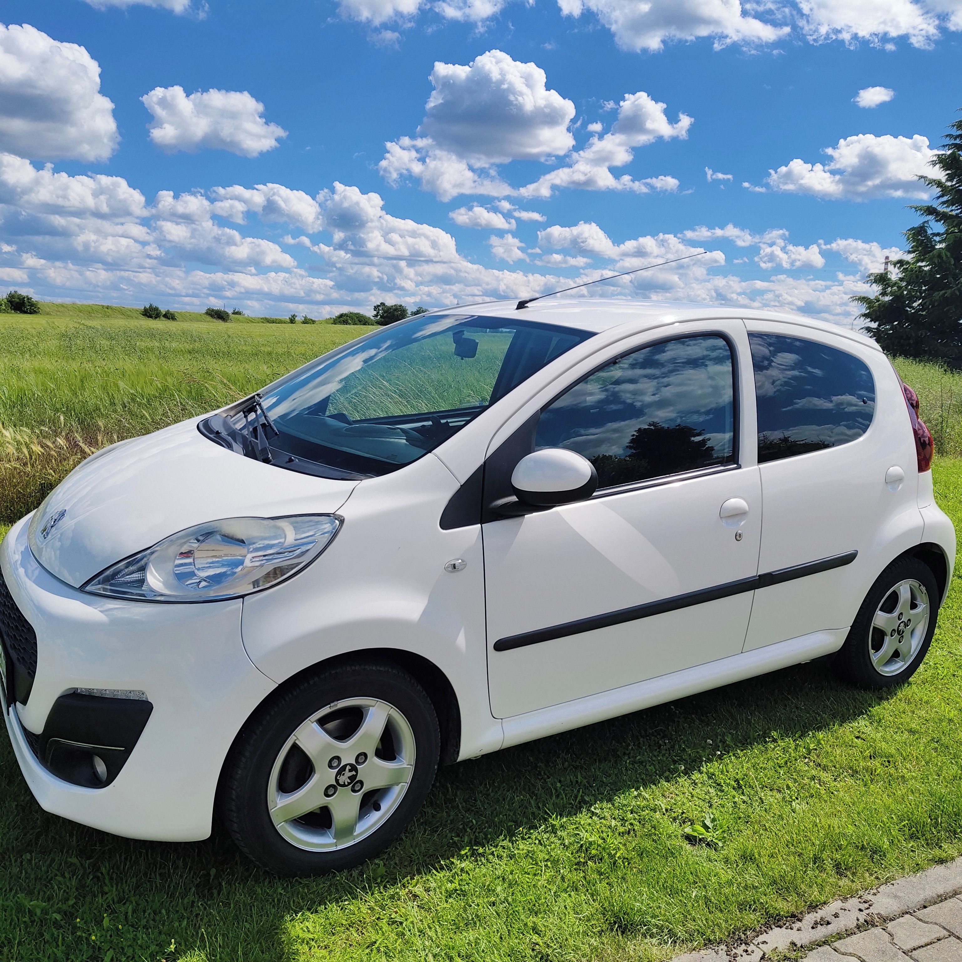 Peugeot 107, kůže/Alcantar, couvací senzory