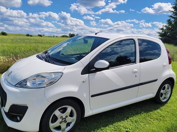 kůže/Alcantar, couvací senzory