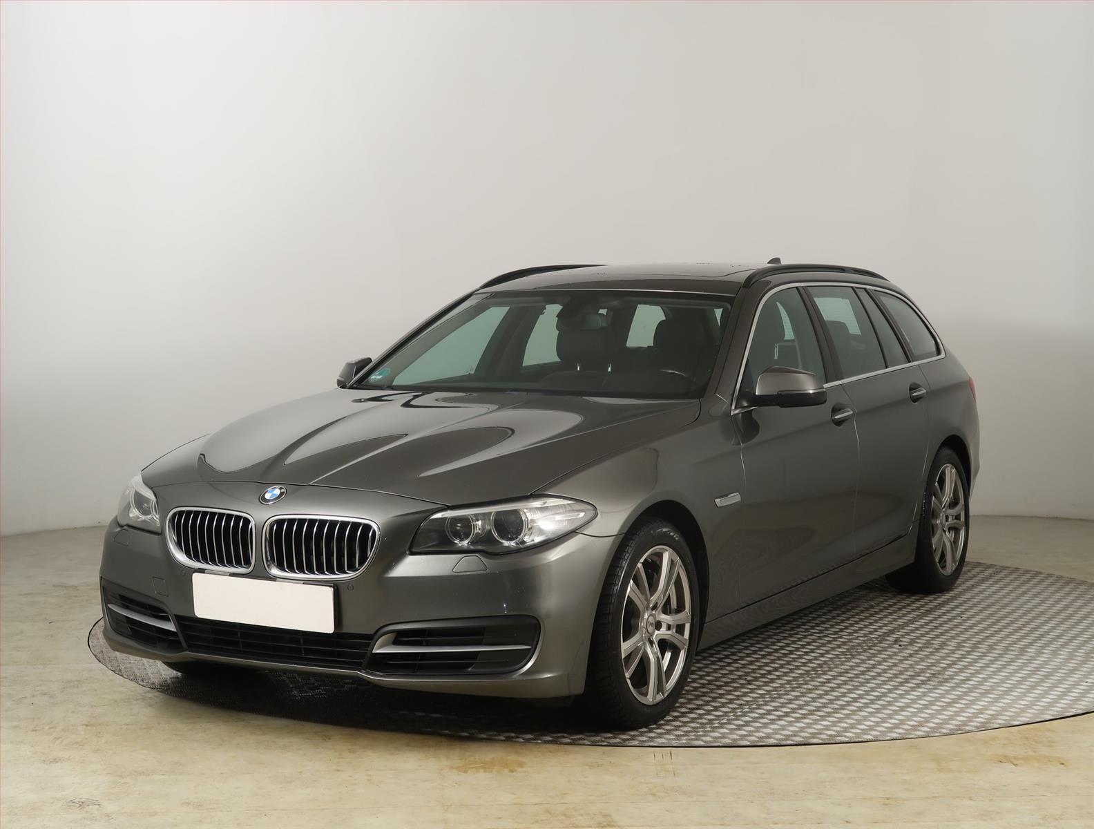 BMW Řada 5, 528i, Automat, Navi - fotka 2