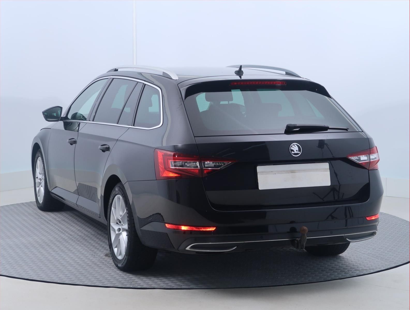 Škoda Superb, 2.0 TDI, Style, Automat, Navi - fotka 4