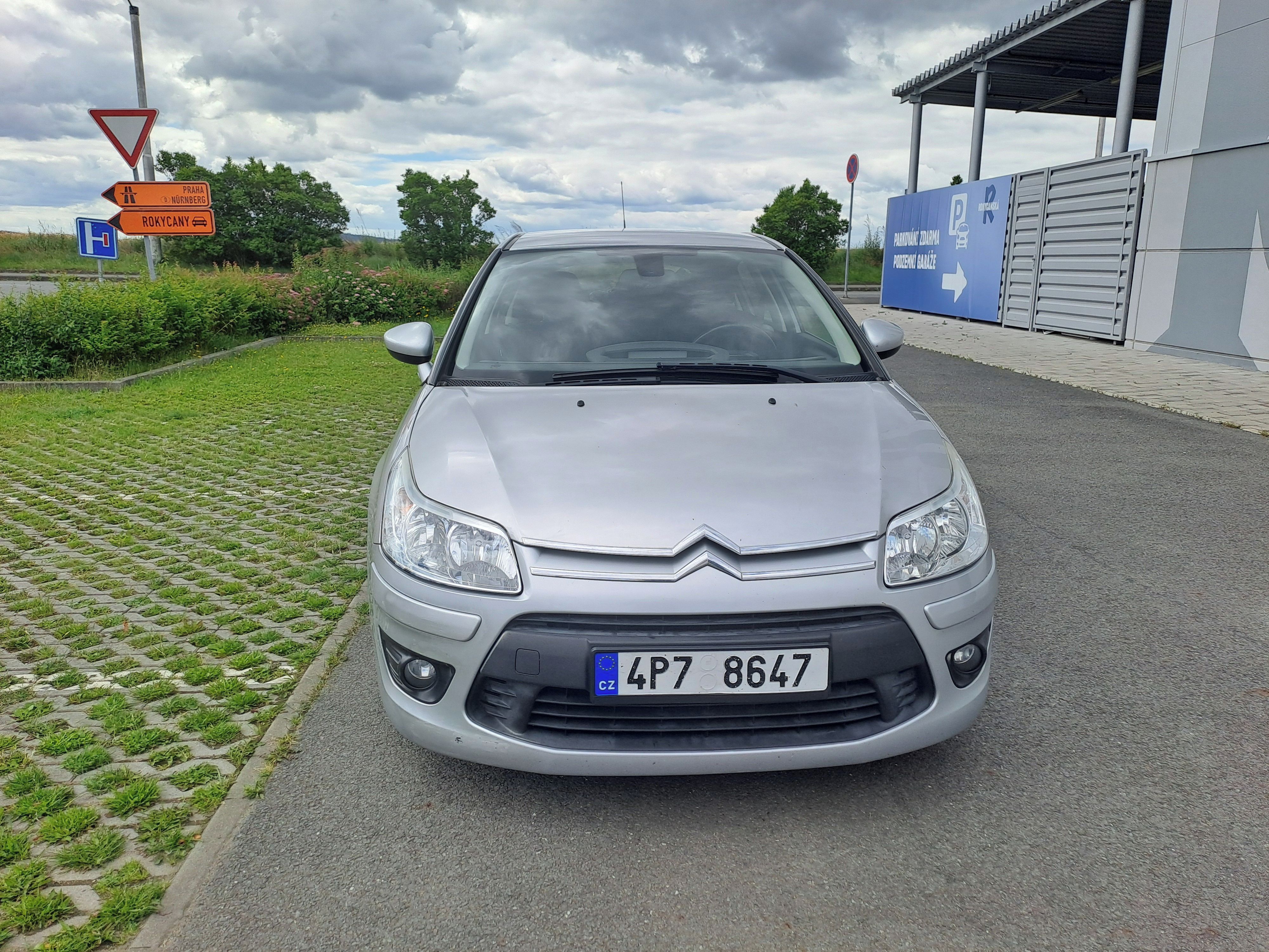 Citroën C4, 1.4i ČR 2.MAJ PĚKNÉ,SPOLEHLIVÉ - fotka 2