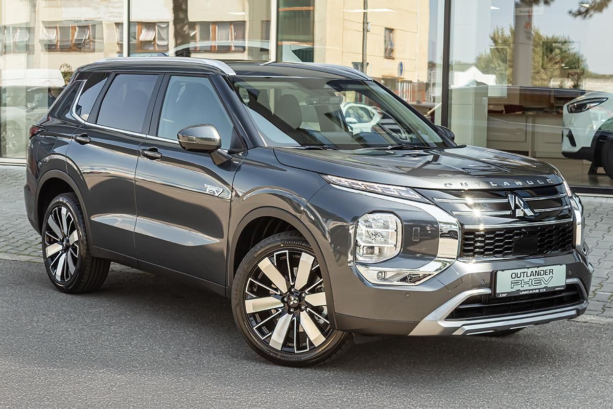 Mitsubishi Outlander, 2,4 PHEV 4WD  Instyle - fotka 3