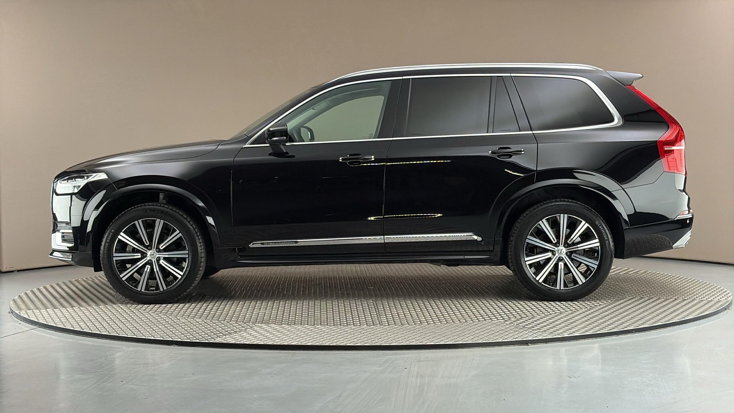 Volvo XC90, 2.0 B5 AUT AWD Inscription - fotka 4