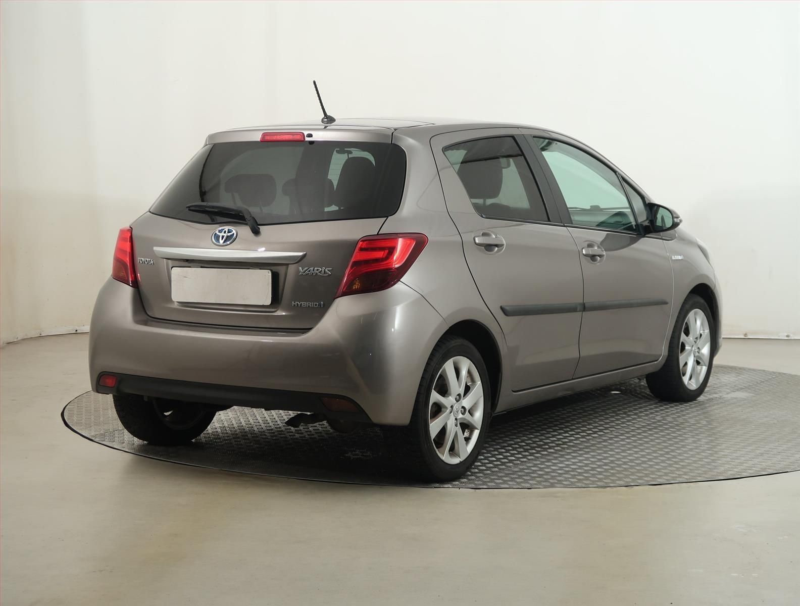 Toyota Yaris, 1.5 Hybrid, Automat, Kůže - fotka 5