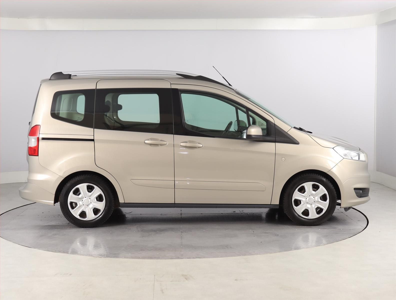 Ford Tourneo Courier, 1.0 EcoBoost, Trend, 5Míst - fotka 6