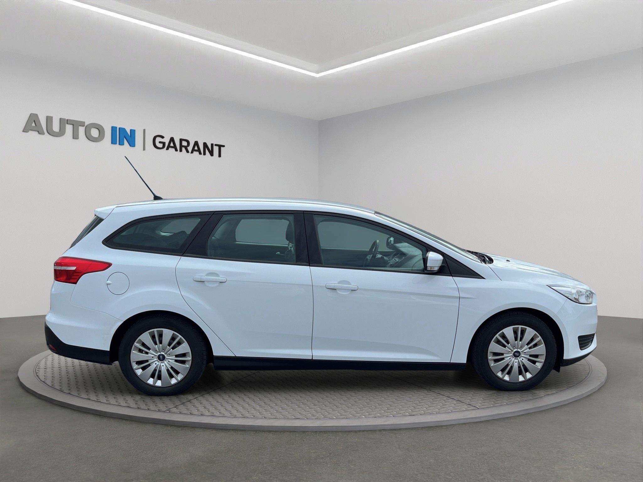 Ford Focus, 1.0 74kw, ČR, 1.maj, serv.knih - fotka 4