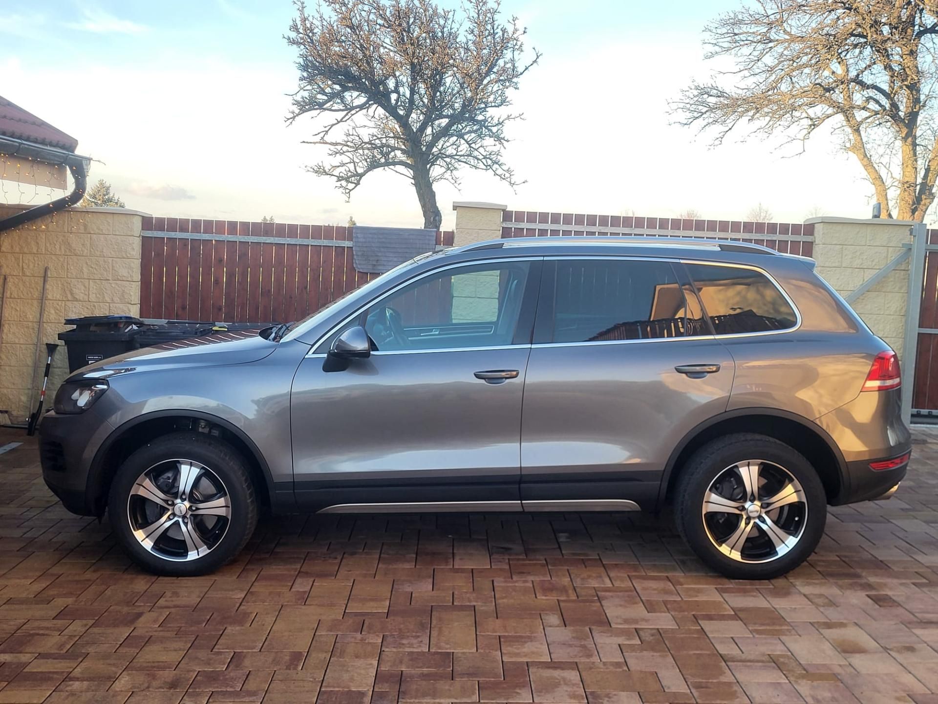 Volkswagen Touareg, 4.2V8 TDi 250kW*1.MAJITEL* - fotka 2