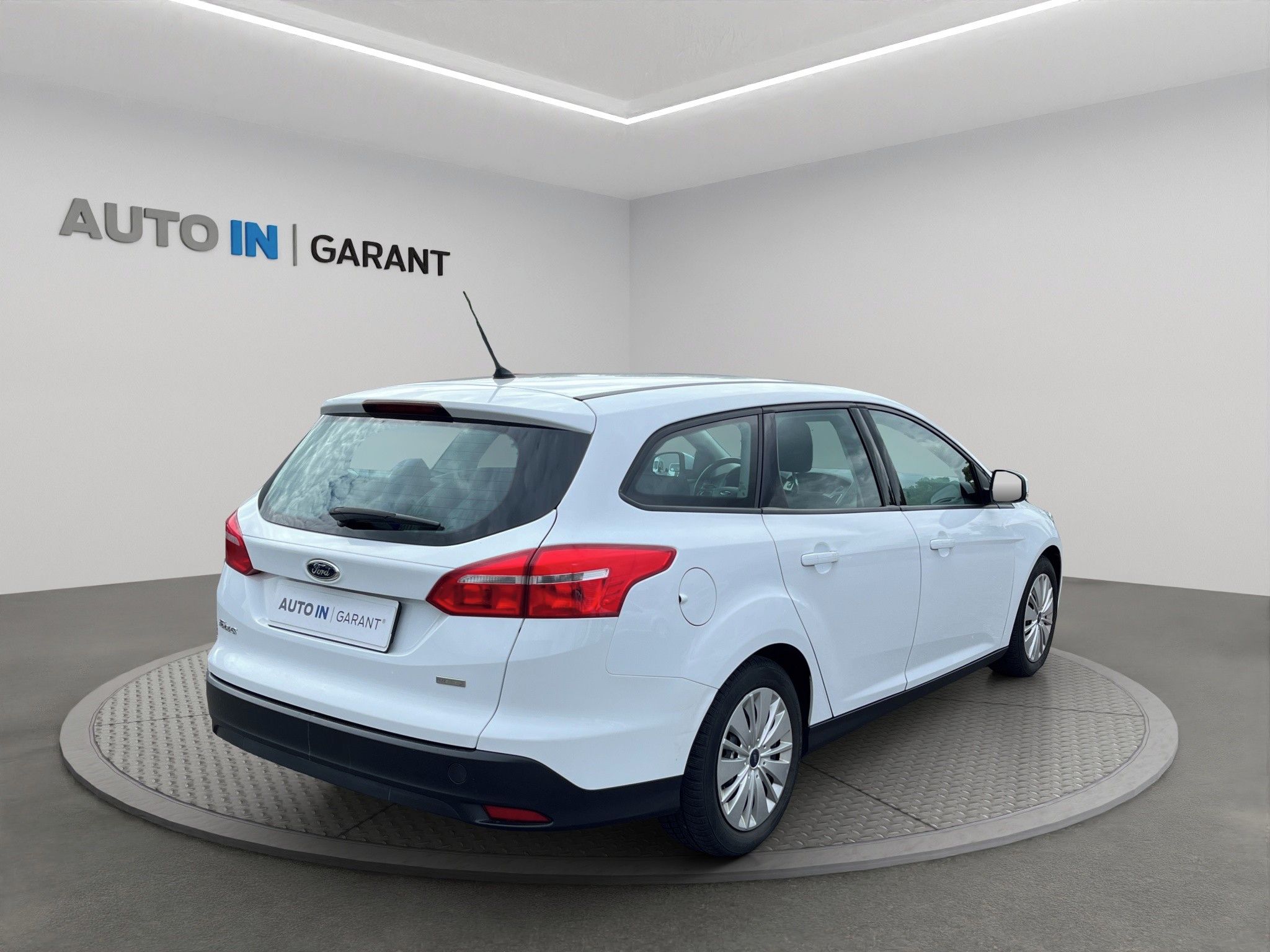 Ford Focus, 1.0 74kw, ČR, 1.maj, serv.knih - fotka 5
