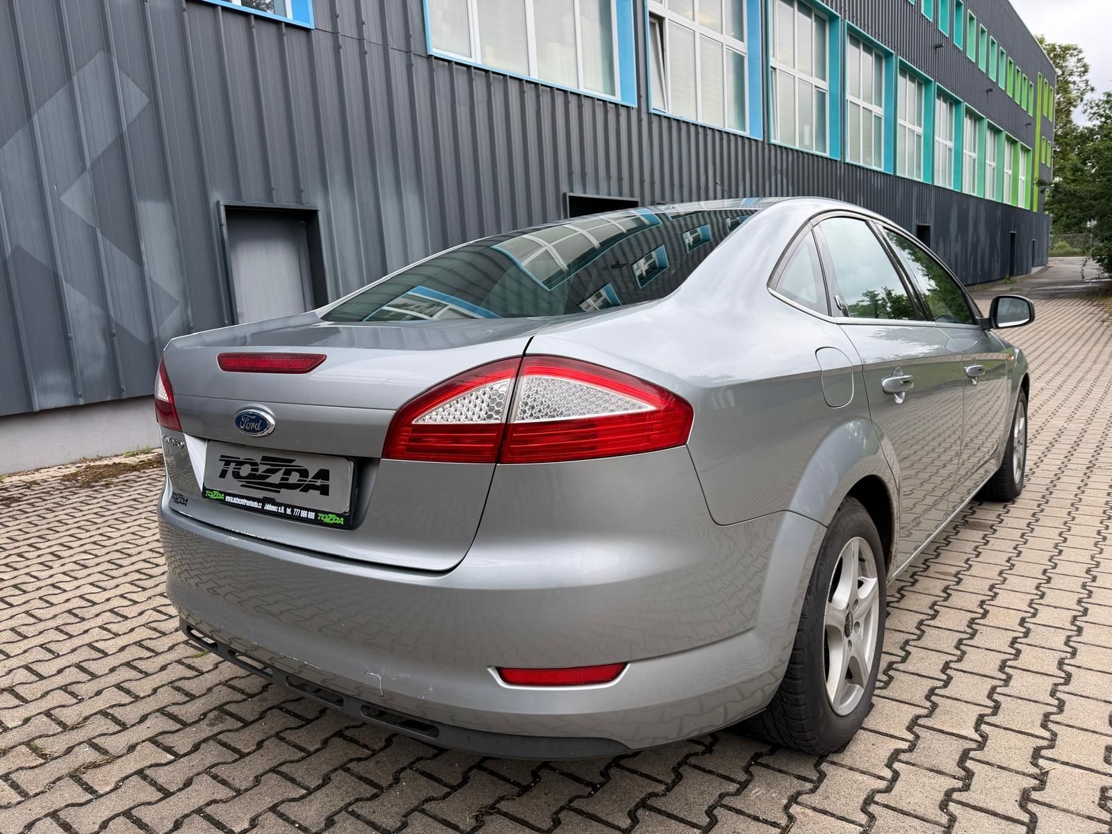 Ford Mondeo, 2,0i 16V Ghia / servis.kn. / - fotka 5